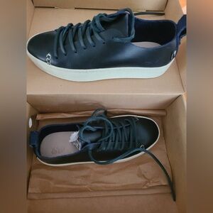 🪙BOGO🪙 NIB Yogi navy leather Reefer sneakers